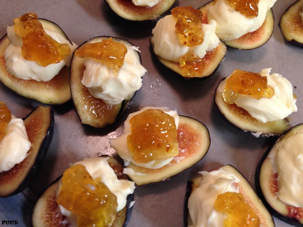 Meh, actually, they were not that great, but sometimes it is the thought that counts, fresh figs, sliced, mascarpone with sugar, and a dollop of fig jelly, to hit the spot