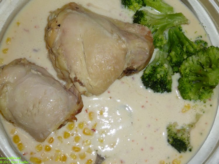 doesnt look so good but Tom Kha Gai is one of my favorites, chicken doesnt look brown enough, broccoli, corn, all swimming in a sea of coconut curry sauce, which is what tom kha gha is