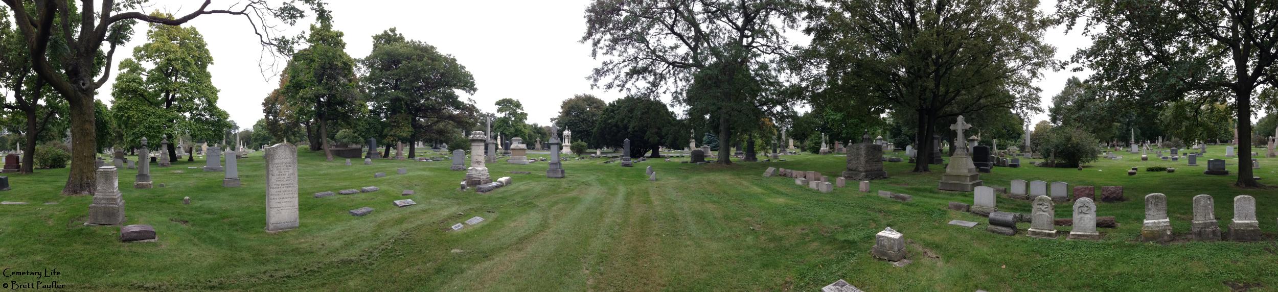 Left and Right, as far as the eye can see, nothing but graves, this was a fun cemetery, a classy cemetery, the type one might like to be buried in, or go for a walk to commune with the dead