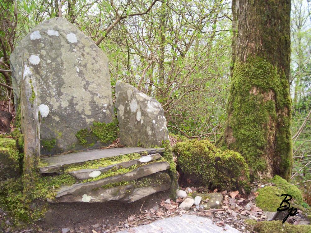 I believe this was at Ruskins Estate, a stone thrown, I have a picture somewhere of myself sitting in it, but I thought it best to use this image, moss covered stone slabs, fashioned into a chair, I am guessing it is a fairly common motif on such estates, I sat there for a good long time and could have sat for much longer, in fact, I would be happy to be sitting there shortly, even if the comfy chair in which I am about to recline is much more comfortable, the feel of the stone, the moss, of it all was incredible, I do not even remember being particularly concerned about poison ivy