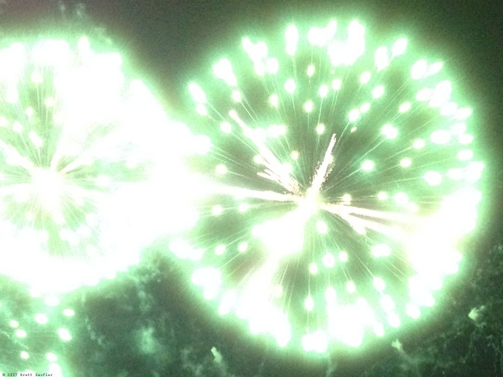 I am not that good at taking firework pictures, the camera on the phone is only so good, so I doubt the moment is captured