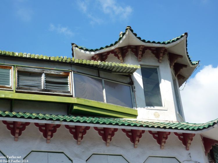 Honolulu, ChinaTown - Wu Fat Building - Detail Loft - Broken Shutters