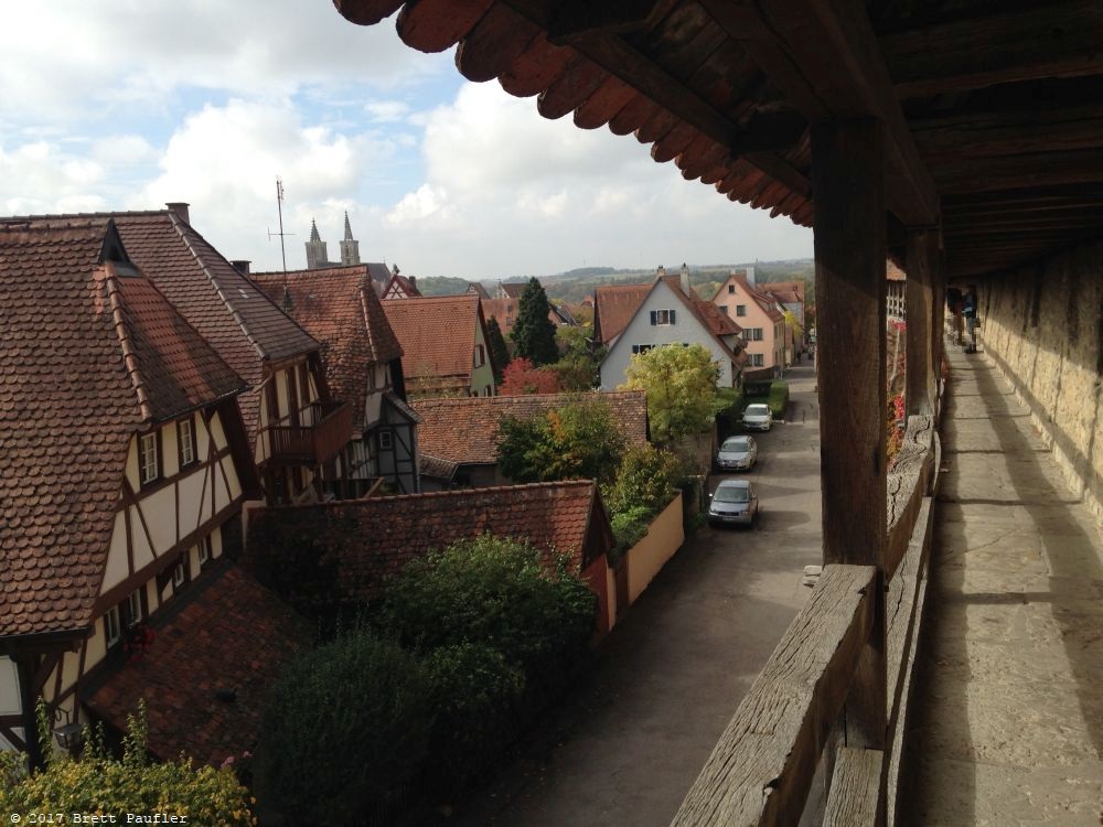 A long shot down the rampart, showing the roof, houses to the right, this is probably the best overall view, to get the feeling