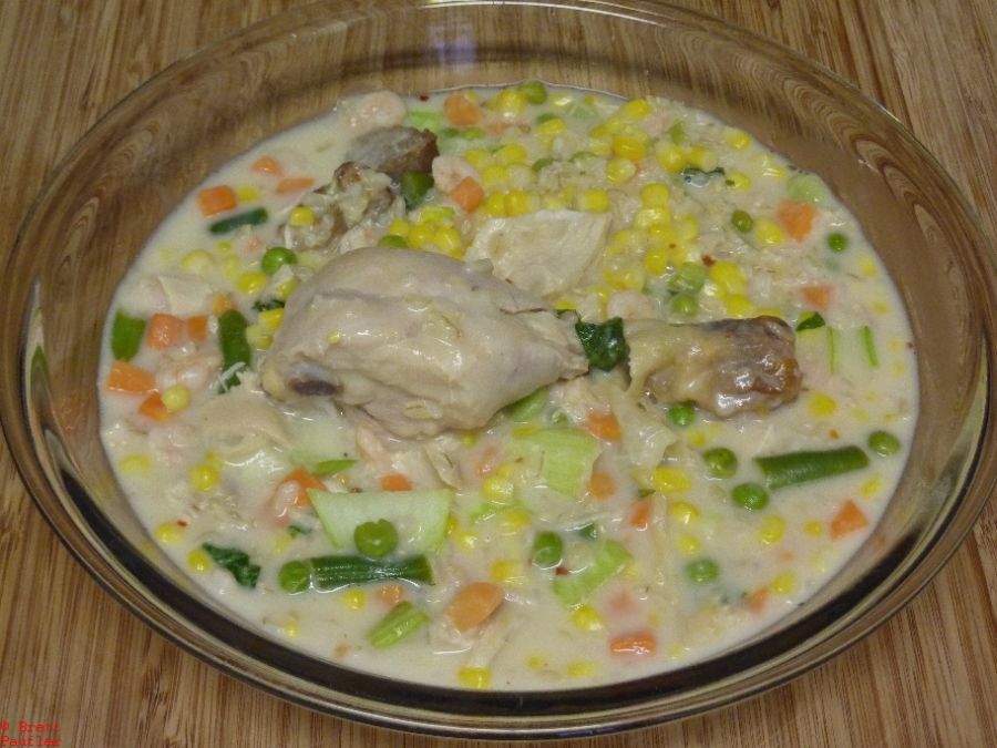 Chicken leg smothered in a generous portion of Tom Kha Gai sauce, with mixed vegetables, gots to be good for you