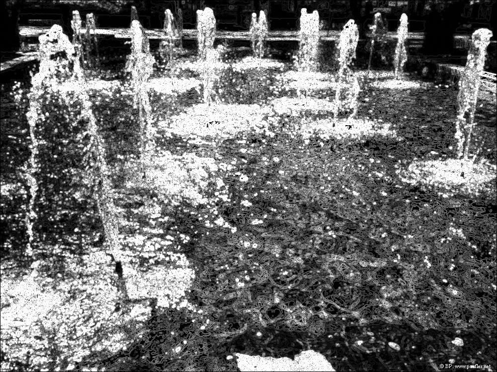 If I recall correctly, and so often I do, and so often I do not, these fountains are in front of the Art Institute of Chicago, for some reason I feel the need to complete that last, but since every image on this page was taken during the parade or shortly before or after, it is unlikely I went to Cleveland or something in between, anyhow, water jets, black white filter, the first filter of the page, but by no means the last