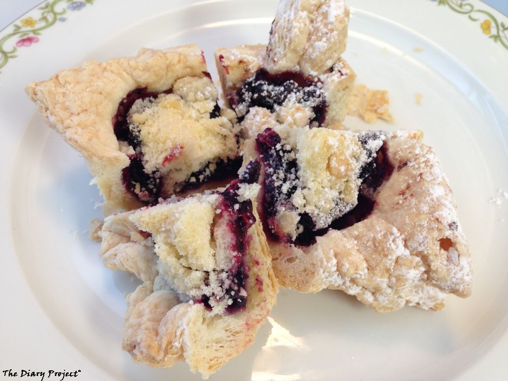 This jam filled pastry, black current ganesh, I think it was called, was very delightful, a good bake, nice and crispy on the bottom, airy in the middle, very well done