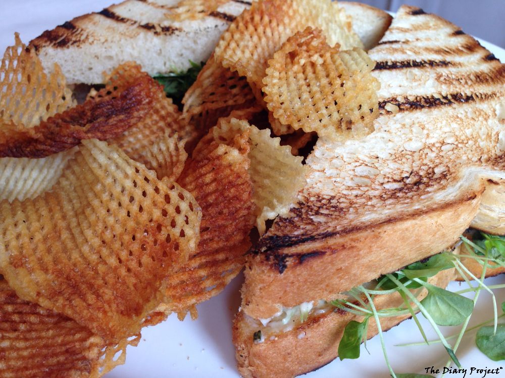 A lamb sandwich on toasted bread that was pretty meh, not tasty at all, but the crispy thin potato chips were quite nice