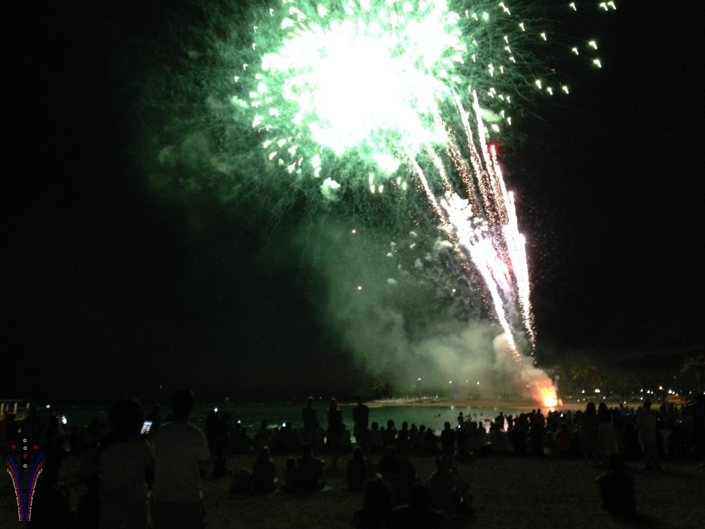 encore, one more night in Waikiki, lots of folks, fireworks in the sky