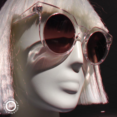 store mannequin with wig and sunglasses - red shift push